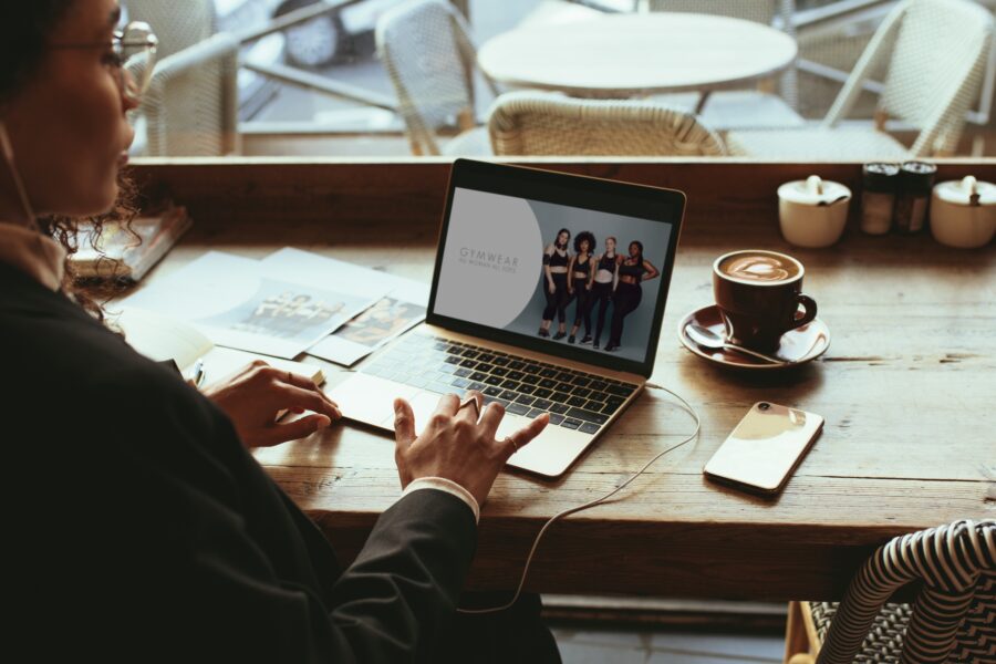 Advantages Of Investing In LinkedIn Advertising Services Advantages Of Investing In LinkedIn Advertising Services